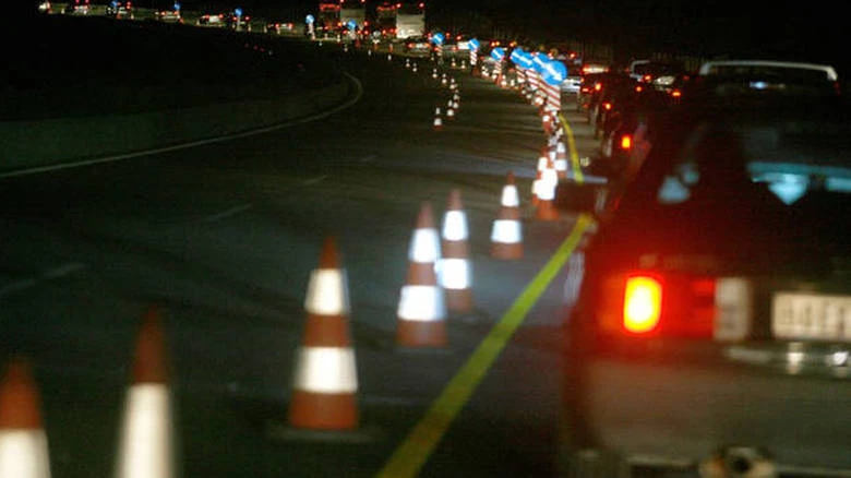 Ουρά 15 χιλιομέτρων στην Αθηνών – Λαμίας: Μεγάλη ταλαιπωρία για τους εκδρομείς που επιστρέφουν